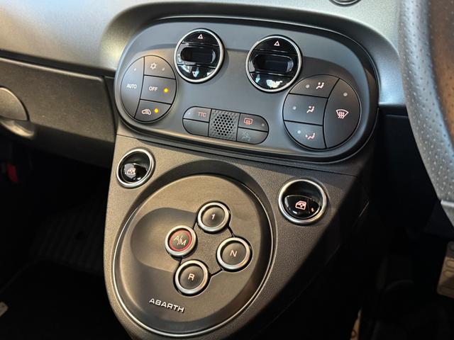 アバルト５９５ ツーリズモ　黒革シート　ディスプレイオーディオ　ＨＩＤヘッドライト　Ｂカメラ　純正１７インチＡＷ　前後ドラレコ　禁煙（18枚目）
