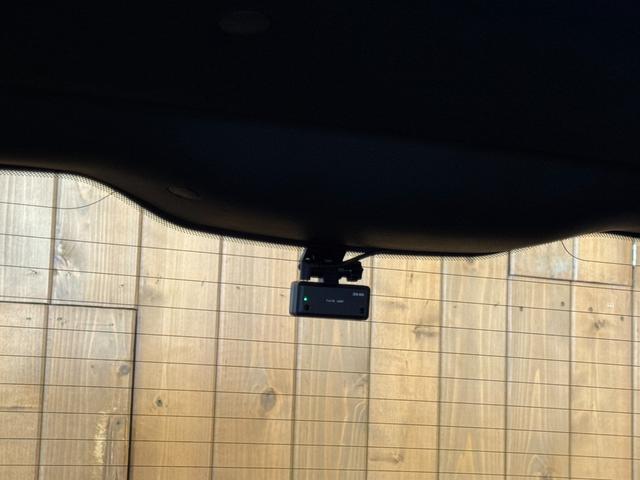 アバルト５９５ ツーリズモ　黒革シート　ディスプレイオーディオ　ＨＩＤヘッドライト　Ｂカメラ　純正１７インチＡＷ　前後ドラレコ　禁煙（22枚目）