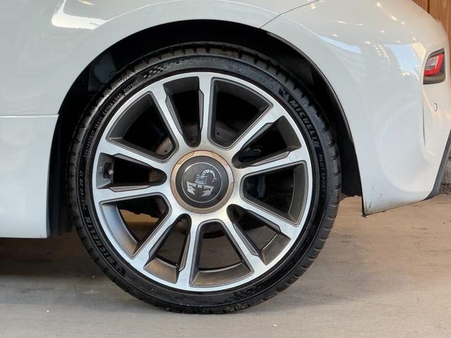 アバルト５９５ ツーリズモ　黒革シート　ディスプレイオーディオ　ＨＩＤヘッドライト　Ｂカメラ　純正１７インチＡＷ　前後ドラレコ　禁煙（33枚目）