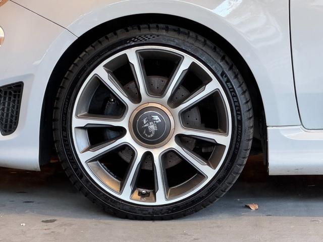 アバルト５９５ ツーリズモ　黒革シート　ディスプレイオーディオ　ＨＩＤヘッドライト　Ｂカメラ　純正１７インチＡＷ　前後ドラレコ　禁煙（34枚目）