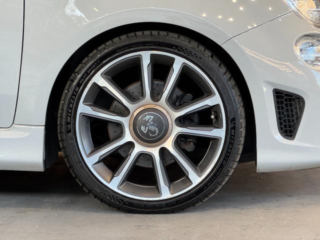 アバルト５９５ ツーリズモ　黒革シート　ディスプレイオーディオ　ＨＩＤヘッドライト　Ｂカメラ　純正１７インチＡＷ　前後ドラレコ　禁煙（35枚目）