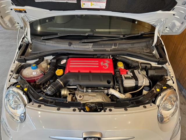 アバルト５９５ ツーリズモ　黒革シート　ディスプレイオーディオ　ＨＩＤヘッドライト　Ｂカメラ　純正１７インチＡＷ　前後ドラレコ　禁煙（46枚目）