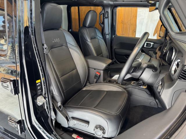 ジープ・ラングラーアンリミテッド サハラ 黒革シート ナビ TV Bカメラ 純正18インチAW LEDヘッドライト 衝突回避 ACC BSM シートヒーター ステアリングヒーター 1オーナー 禁煙(21枚目)