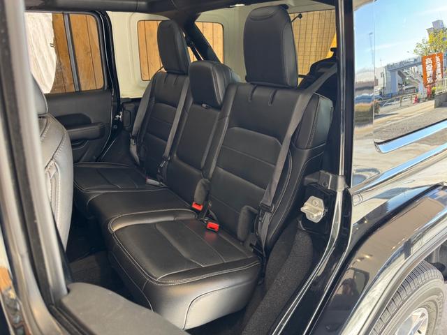 ジープ・ラングラーアンリミテッド サハラ 黒革シート ナビ TV Bカメラ 純正18インチAW LEDヘッドライト 衝突回避 ACC BSM シートヒーター ステアリングヒーター 1オーナー 禁煙(24枚目)