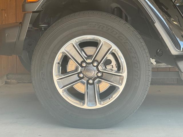 ジープ・ラングラーアンリミテッド サハラ 黒革シート ナビ TV Bカメラ 純正18インチAW LEDヘッドライト 衝突回避 ACC BSM シートヒーター ステアリングヒーター 1オーナー 禁煙(31枚目)