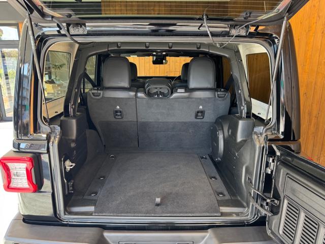 ジープ・ラングラーアンリミテッド サハラ 黒革シート ナビ TV Bカメラ 純正18インチAW LEDヘッドライト 衝突回避 ACC BSM シートヒーター ステアリングヒーター 1オーナー 禁煙(42枚目)