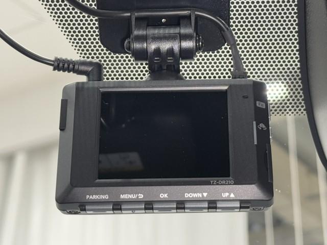 ヴォクシー ハイブリッドS-Z パワーウィンドウ DVD再生機能 インテリキー 横滑防止装置 地デジTV アクティブクルーズコントロール 1オナ フルオートエアコン リアカメラ エアバッグ ABS 100V充電 ナビTV WAC(8枚目)