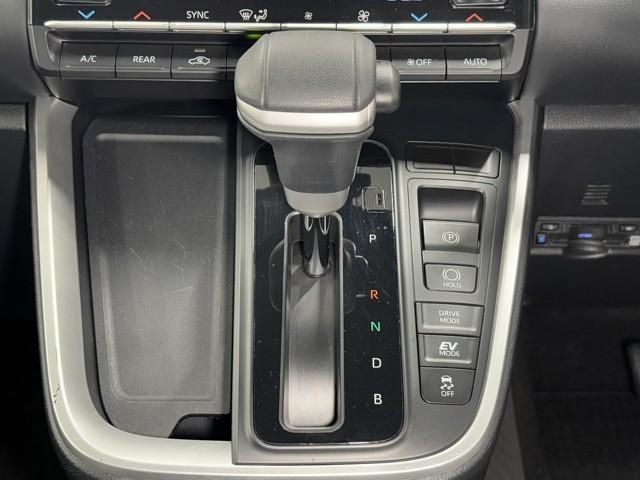 ヴォクシー ハイブリッドS-Z パワーウィンドウ DVD再生機能 インテリキー 横滑防止装置 地デジTV アクティブクルーズコントロール 1オナ フルオートエアコン リアカメラ エアバッグ ABS 100V充電 ナビTV WAC(12枚目)