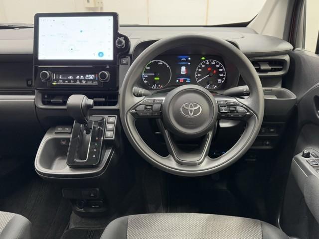 シエンタ ハイブリッドＧ　サポカー　地デジテレビ　ドライブレコーダー　メモリナビ　クルーズコントロール　Ｗ電動ドア　ＬＥＤ　ＶＳＣ　ＥＴＣ　キーフリー　ミュージックプレイヤー接続可　３列シート　アイドリングストップ　ＡＢＳ（4枚目）