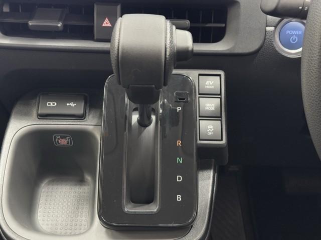 シエンタ ハイブリッドＧ　サポカー　地デジテレビ　ドライブレコーダー　メモリナビ　クルーズコントロール　Ｗ電動ドア　ＬＥＤ　ＶＳＣ　ＥＴＣ　キーフリー　ミュージックプレイヤー接続可　３列シート　アイドリングストップ　ＡＢＳ（11枚目）