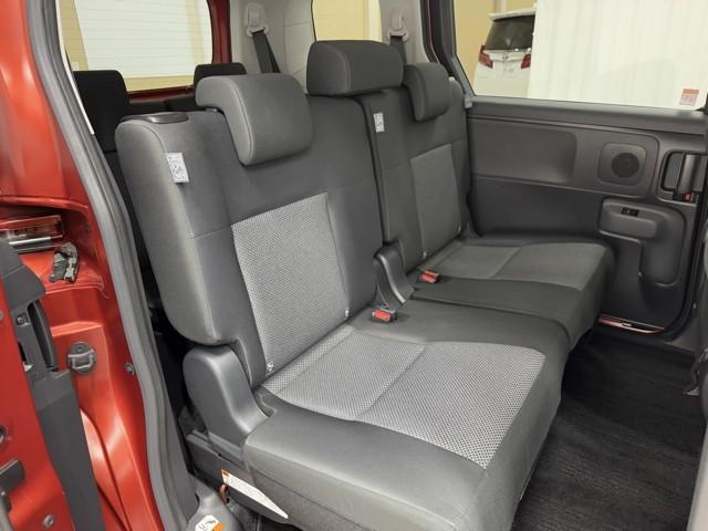 シエンタ ハイブリッドＧ　サポカー　地デジテレビ　ドライブレコーダー　メモリナビ　クルーズコントロール　Ｗ電動ドア　ＬＥＤ　ＶＳＣ　ＥＴＣ　キーフリー　ミュージックプレイヤー接続可　３列シート　アイドリングストップ　ＡＢＳ（15枚目）