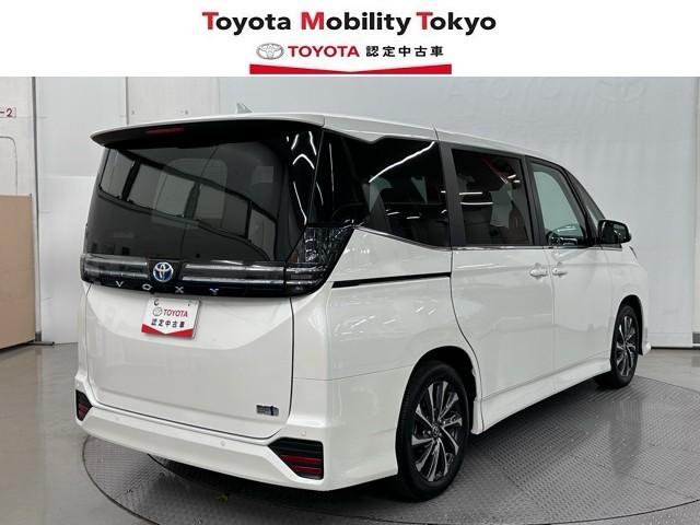 ヴォクシー ハイブリッドＳ－Ｚ　パワーウィンドウ　ＤＶＤ再生機能　インテリキー　横滑防止装置　地デジＴＶ　アクティブクルーズコントロール　フルオートエアコン　リアカメラ　エアバッグ　ＡＢＳ　１００Ｖ充電　ナビＴＶ　ＷＡＣ　キーレス（2枚目）