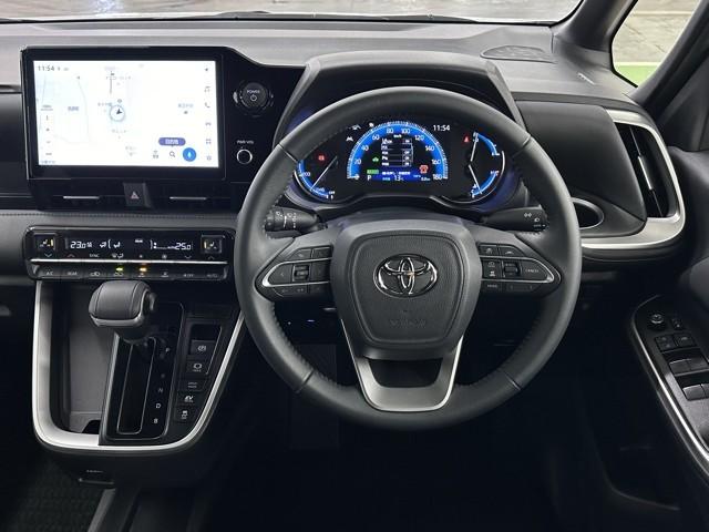 ヴォクシー ハイブリッドＳ－Ｚ　パワーウィンドウ　ＤＶＤ再生機能　インテリキー　横滑防止装置　地デジＴＶ　アクティブクルーズコントロール　フルオートエアコン　リアカメラ　エアバッグ　ＡＢＳ　１００Ｖ充電　ナビＴＶ　ＷＡＣ　キーレス（4枚目）