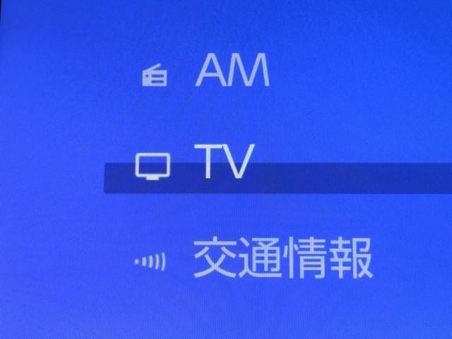 ヴォクシー ハイブリッドＳ－Ｚ　パワーウィンドウ　ＤＶＤ再生機能　インテリキー　横滑防止装置　地デジＴＶ　アクティブクルーズコントロール　フルオートエアコン　リアカメラ　エアバッグ　ＡＢＳ　１００Ｖ充電　ナビＴＶ　ＷＡＣ　キーレス（7枚目）