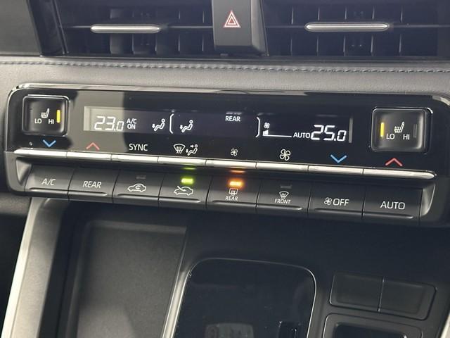 ヴォクシー ハイブリッドＳ－Ｚ　パワーウィンドウ　ＤＶＤ再生機能　インテリキー　横滑防止装置　地デジＴＶ　アクティブクルーズコントロール　フルオートエアコン　リアカメラ　エアバッグ　ＡＢＳ　１００Ｖ充電　ナビＴＶ　ＷＡＣ　キーレス（9枚目）