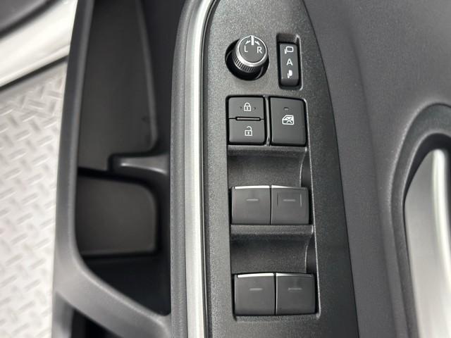 ヴォクシー ハイブリッドＳ－Ｚ　パワーウィンドウ　ＤＶＤ再生機能　インテリキー　横滑防止装置　地デジＴＶ　アクティブクルーズコントロール　フルオートエアコン　リアカメラ　エアバッグ　ＡＢＳ　１００Ｖ充電　ナビＴＶ　ＷＡＣ　キーレス（15枚目）