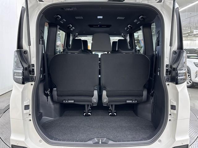 ヴォクシー ハイブリッドＳ－Ｚ　パワーウィンドウ　ＤＶＤ再生機能　インテリキー　横滑防止装置　地デジＴＶ　アクティブクルーズコントロール　フルオートエアコン　リアカメラ　エアバッグ　ＡＢＳ　１００Ｖ充電　ナビＴＶ　ＷＡＣ　キーレス（18枚目）