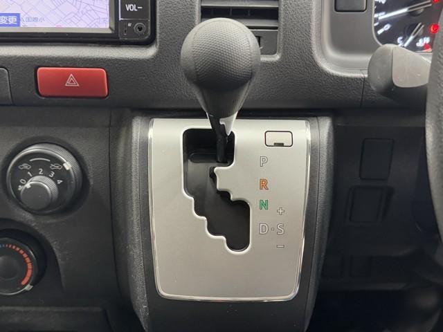 ハイエースバン ロングＤＸ　ブレーキサポート　リアカメラ　ＰＷ　運転席エアバッグ　ナビテレビ　横滑り防止　整備点検記録簿　イモビ付　パワーステアリング　エアコン　ミュージックプレイヤー接続可　ＡＢＳ　キーレス　ワンセグテレビ（13枚目）