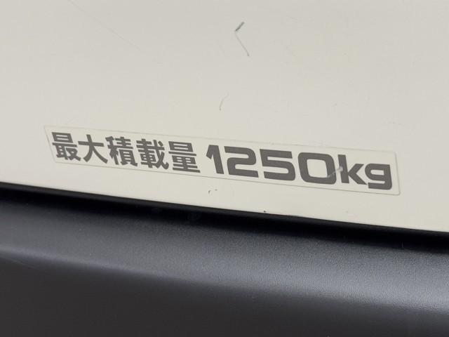 ハイエースバン ロングＤＸ　ブレーキサポート　リアカメラ　ＰＷ　運転席エアバッグ　ナビテレビ　横滑り防止　整備点検記録簿　イモビ付　パワーステアリング　エアコン　ミュージックプレイヤー接続可　ＡＢＳ　キーレス　ワンセグテレビ（17枚目）