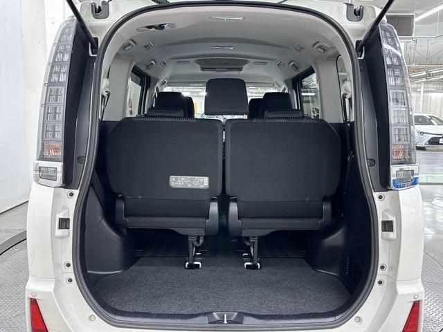 ヴォクシー ＺＳ　煌ＩＩ　スマートキー・プッシュスタート　バックガイドモニター　セキュリティアラーム　両側パワスラドア　１オーナー　ＥＴＣ車載器　地デジテレビ　ＶＳＣ　ＬＥＤライト　助手席エアバック　キーレスエントリー　ＡＣ（18枚目）