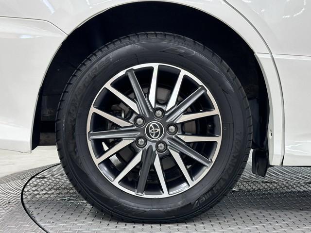 ヴォクシー ＺＳ　煌ＩＩ　スマートキー・プッシュスタート　バックガイドモニター　セキュリティアラーム　両側パワスラドア　１オーナー　ＥＴＣ車載器　地デジテレビ　ＶＳＣ　ＬＥＤライト　助手席エアバック　キーレスエントリー　ＡＣ（19枚目）