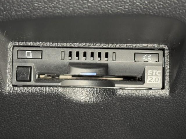 プリウス Ｓ　１００Ｖ　取説記録簿　アイスト　ＥＳＣ　スマートキ－　メモリーナビゲーション　ＬＥＤヘッドライト　ＥＴＣ車載器　フルオートエアコン　ナビ　クルーズコントロール　エアバッグ　イモビ　パワーウインドウ（7枚目）