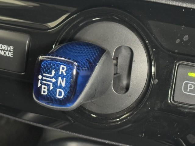 プリウス Ｓ　１００Ｖ　取説記録簿　アイスト　ＥＳＣ　スマートキ－　メモリーナビゲーション　ＬＥＤヘッドライト　ＥＴＣ車載器　フルオートエアコン　ナビ　クルーズコントロール　エアバッグ　イモビ　パワーウインドウ（11枚目）