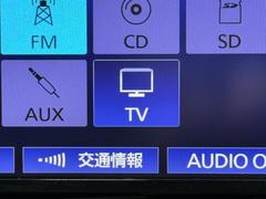 ＴＶが見れるチューナーを装備しています。　新しい車でも付いていないことで、ＴＶが見れない事も多々あるので要チェックです。 7