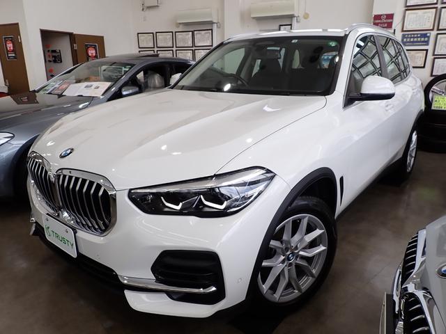 自社塗装ブース【プッシュプル式】も完備しております！塗料は【ＳＴＡＮＤＯＸ（スタンドックス）を使用しております！板金作業もお任せください！無料代車３０台完備しております！