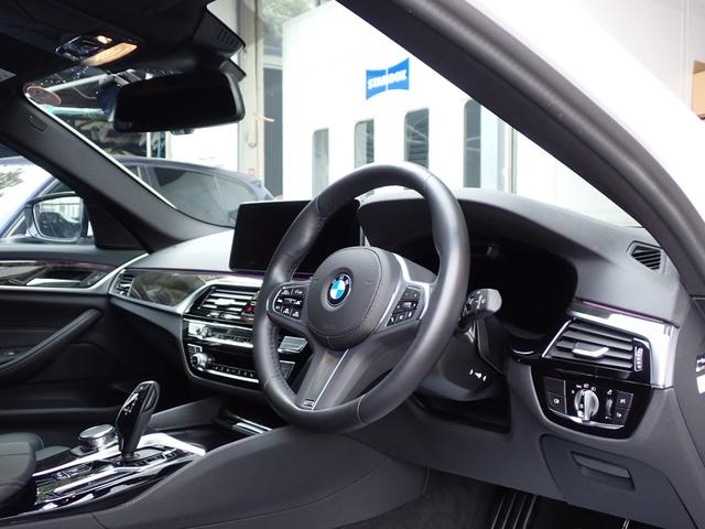 5シリーズ 540i xDriveツーリング Mスポーツ 新車保証付 1オーナー禁煙車 直6/340馬力 AppleCarPlay 黒革 全席シートヒーター ヘッドアップディスプレイ レーダークルーズ 純正ドラレコ 最終点検R7年1月BMW正規ディーラー(26枚目)