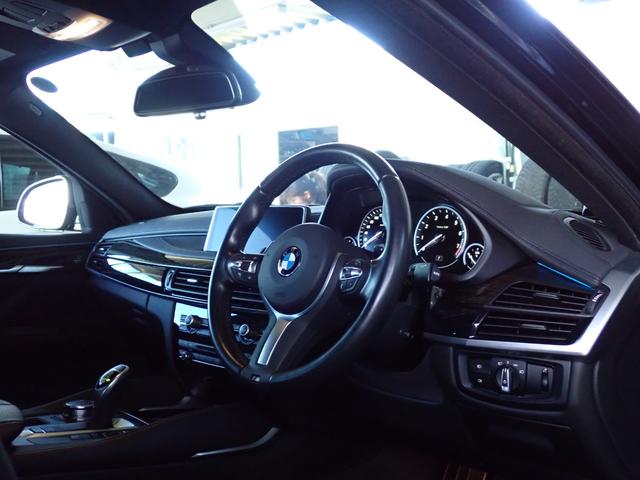 Ｘ６ ｘＤｒｉｖｅ　３５ｉ　Ｍスポーツ　最終型　黒革　全周囲カメラ　ヘッドアップディスプレイ　レーダークルーズ　インテリセーフ　レーンチェンジＷ　パワーバックドア　純正２０インチＡＷ　禁煙車　黒グリル　最終点検Ｒ７年８月ＢＭＷ正規ディーラー（24枚目）