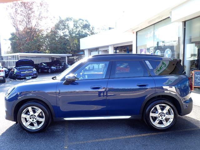 ＭＩＮＩ カントリーマンＤ　フェイバリット・トリム　フェイバリットトリム／Ｍパッケージ　新車保証継承　ＪＣＷスポーツシート　ベスキンダークペトロール　ステアリングヒーター　Ｈａｒｍａｎ／Ｋａｒｄｏｎ　３６０°カメラ　１８インチアステロイドスポーク　禁煙（10枚目）