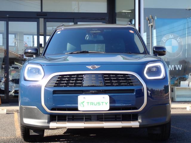 ＭＩＮＩ カントリーマンＤ　フェイバリット・トリム　フェイバリットトリム／Ｍパッケージ　新車保証継承　ＪＣＷスポーツシート　ベスキンダークペトロール　ステアリングヒーター　Ｈａｒｍａｎ／Ｋａｒｄｏｎ　３６０°カメラ　１８インチアステロイドスポーク　禁煙（11枚目）
