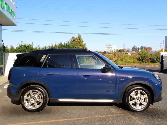 ＭＩＮＩ カントリーマンＤ　フェイバリット・トリム　フェイバリットトリム／Ｍパッケージ　新車保証継承　ＪＣＷスポーツシート　ベスキンダークペトロール　ステアリングヒーター　Ｈａｒｍａｎ／Ｋａｒｄｏｎ　３６０°カメラ　１８インチアステロイドスポーク　禁煙（13枚目）