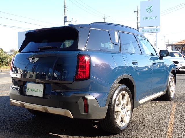 ＭＩＮＩ カントリーマンＤ　フェイバリット・トリム　フェイバリットトリム／Ｍパッケージ　新車保証継承　ＪＣＷスポーツシート　ベスキンダークペトロール　ステアリングヒーター　Ｈａｒｍａｎ／Ｋａｒｄｏｎ　３６０°カメラ　１８インチアステロイドスポーク　禁煙（14枚目）