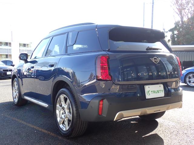 ＭＩＮＩ カントリーマンＤ　フェイバリット・トリム　フェイバリットトリム／Ｍパッケージ　新車保証継承　ＪＣＷスポーツシート　ベスキンダークペトロール　ステアリングヒーター　Ｈａｒｍａｎ／Ｋａｒｄｏｎ　３６０°カメラ　１８インチアステロイドスポーク　禁煙（15枚目）