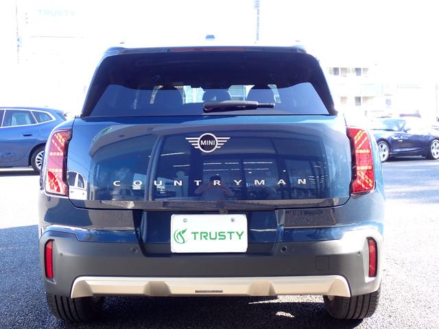 ＭＩＮＩ カントリーマンＤ　フェイバリット・トリム　フェイバリットトリム／Ｍパッケージ　新車保証継承　ＪＣＷスポーツシート　ベスキンダークペトロール　ステアリングヒーター　Ｈａｒｍａｎ／Ｋａｒｄｏｎ　３６０°カメラ　１８インチアステロイドスポーク　禁煙（16枚目）