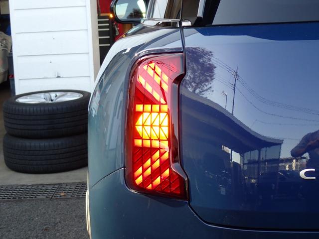 ＭＩＮＩ カントリーマンＤ　フェイバリット・トリム　フェイバリットトリム／Ｍパッケージ　新車保証継承　ＪＣＷスポーツシート　ベスキンダークペトロール　ステアリングヒーター　Ｈａｒｍａｎ／Ｋａｒｄｏｎ　３６０°カメラ　１８インチアステロイドスポーク　禁煙（24枚目）