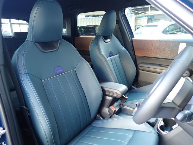 ＭＩＮＩ カントリーマンＤ　フェイバリット・トリム　フェイバリットトリム／Ｍパッケージ　新車保証継承　ＪＣＷスポーツシート　ベスキンダークペトロール　ステアリングヒーター　Ｈａｒｍａｎ／Ｋａｒｄｏｎ　３６０°カメラ　１８インチアステロイドスポーク　禁煙（30枚目）