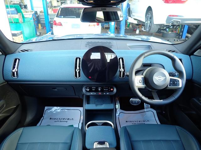 ＭＩＮＩ カントリーマンＤ　フェイバリット・トリム　フェイバリットトリム／Ｍパッケージ　新車保証継承　ＪＣＷスポーツシート　ベスキンダークペトロール　ステアリングヒーター　Ｈａｒｍａｎ／Ｋａｒｄｏｎ　３６０°カメラ　１８インチアステロイドスポーク　禁煙（36枚目）