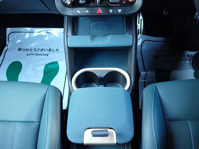 ＭＩＮＩ カントリーマンＤ　フェイバリット・トリム　フェイバリットトリム／Ｍパッケージ　新車保証継承　ＪＣＷスポーツシート　ベスキンダークペトロール　ステアリングヒーター　Ｈａｒｍａｎ／Ｋａｒｄｏｎ　３６０°カメラ　１８インチアステロイドスポーク　禁煙（43枚目）