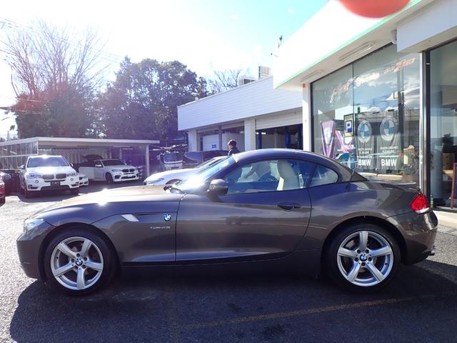 Ｚ４ ｓＤｒｉｖｅ２３ｉ　デザインピュアホワイト　ディーラー記録簿１４枚有　電動オープン　ホワイトレザー　シートヒーター　ウインドウリフレクター　ＨＤＤナビ　ＤＶＤ再生　ＥＴＣ　キセノンヘッドライト　純正１７インチＡＷ（10枚目）