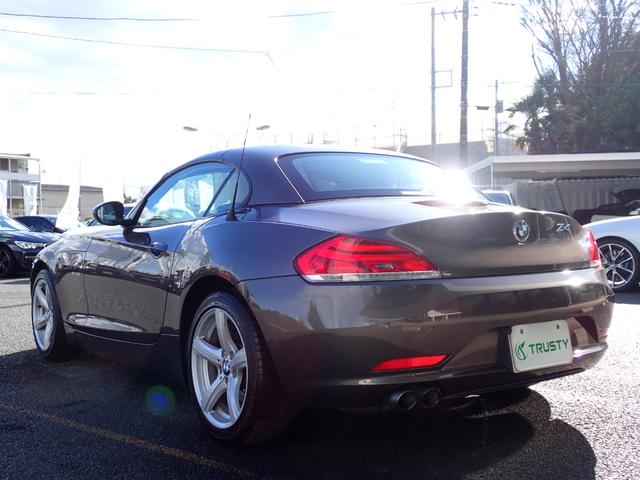 Ｚ４ ｓＤｒｉｖｅ２３ｉ　デザインピュアホワイト　ディーラー記録簿１４枚有　電動オープン　ホワイトレザー　シートヒーター　ウインドウリフレクター　ＨＤＤナビ　ＤＶＤ再生　ＥＴＣ　キセノンヘッドライト　純正１７インチＡＷ（15枚目）