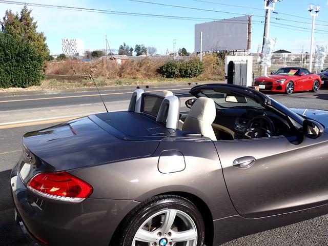 Ｚ４ ｓＤｒｉｖｅ２３ｉ　デザインピュアホワイト　ディーラー記録簿１４枚有　電動オープン　ホワイトレザー　シートヒーター　ウインドウリフレクター　ＨＤＤナビ　ＤＶＤ再生　ＥＴＣ　キセノンヘッドライト　純正１７インチＡＷ（20枚目）