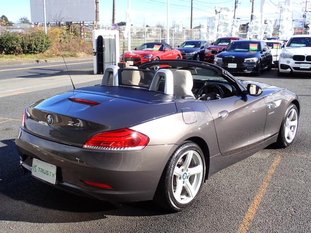 Ｚ４ ｓＤｒｉｖｅ２３ｉ　デザインピュアホワイト　ディーラー記録簿１４枚有　電動オープン　ホワイトレザー　シートヒーター　ウインドウリフレクター　ＨＤＤナビ　ＤＶＤ再生　ＥＴＣ　キセノンヘッドライト　純正１７インチＡＷ（23枚目）