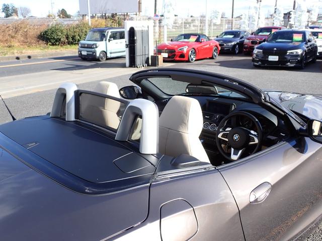 Ｚ４ ｓＤｒｉｖｅ２３ｉ　デザインピュアホワイト　ディーラー記録簿１４枚有　電動オープン　ホワイトレザー　シートヒーター　ウインドウリフレクター　ＨＤＤナビ　ＤＶＤ再生　ＥＴＣ　キセノンヘッドライト　純正１７インチＡＷ（25枚目）