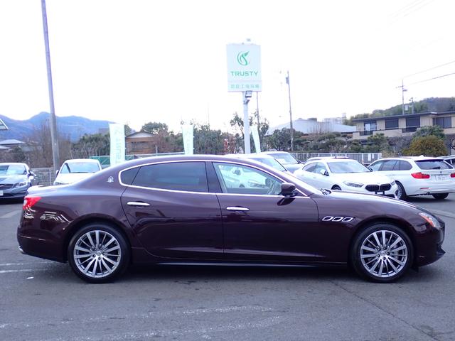 クアトロポルテ ベースグレード　正規Ｄ車　右Ｈ　可変マフラー　アイボリー革　ＢＳＭ　３ＬＶ６エンジン／３３０馬力　整備記録簿毎年有７枚　ハーマンカードン　フルセグＴＶ　バックカメラ　ヒーター付きメモリーパワーシート　スポーツサス（17枚目）