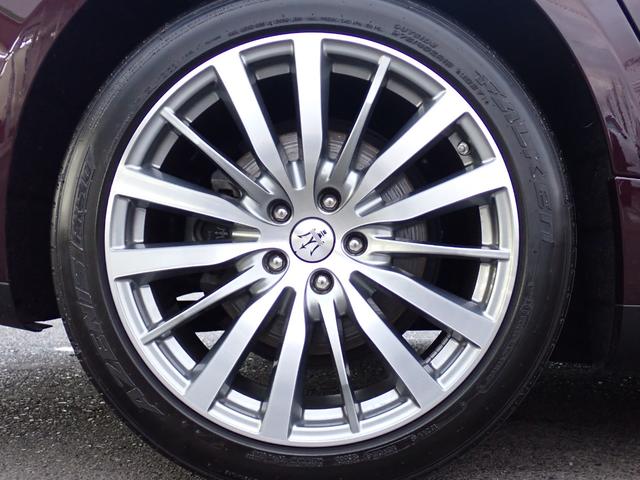 クアトロポルテ ベースグレード　正規Ｄ車　右Ｈ　可変マフラー　アイボリー革　ＢＳＭ　３ＬＶ６エンジン／３３０馬力　整備記録簿毎年有７枚　ハーマンカードン　フルセグＴＶ　バックカメラ　ヒーター付きメモリーパワーシート　スポーツサス（19枚目）