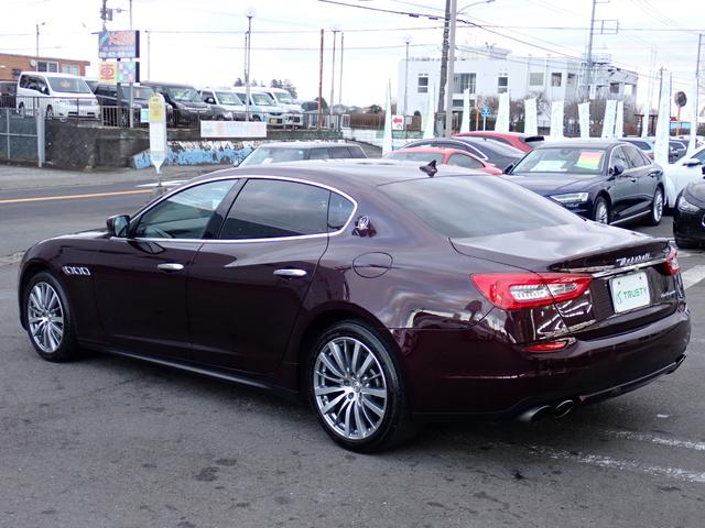 クアトロポルテ ベースグレード　正規Ｄ車　右Ｈ　可変マフラー　アイボリー革　ＢＳＭ　３ＬＶ６エンジン／３３０馬力　整備記録簿毎年有７枚　ハーマンカードン　フルセグＴＶ　バックカメラ　ヒーター付きメモリーパワーシート　スポーツサス（23枚目）