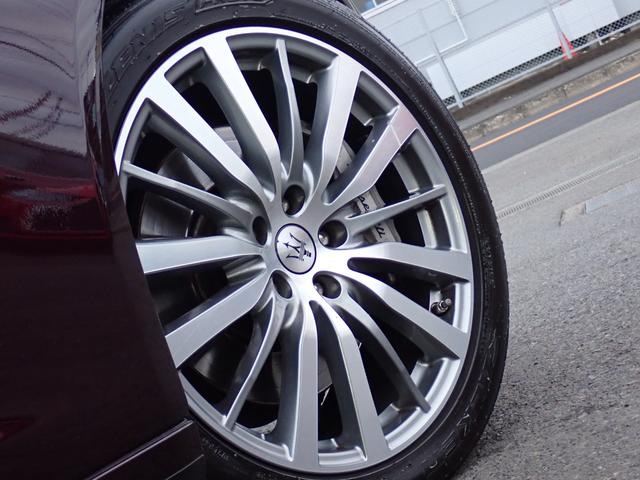 クアトロポルテ ベースグレード　正規Ｄ車　右Ｈ　可変マフラー　アイボリー革　ＢＳＭ　３ＬＶ６エンジン／３３０馬力　整備記録簿毎年有７枚　ハーマンカードン　フルセグＴＶ　バックカメラ　ヒーター付きメモリーパワーシート　スポーツサス（27枚目）